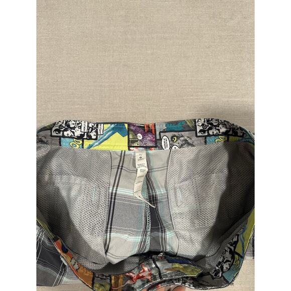 Mens Lululemon Shorts Comic Strip Print Athletic Active Gym Casual Check Size 36 - Picture 5 of 9